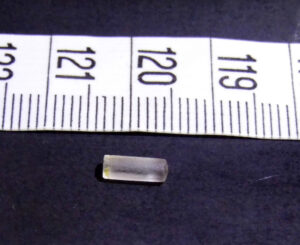 Na zdjęciu widoczny rozmiar pojedynczego kryształka